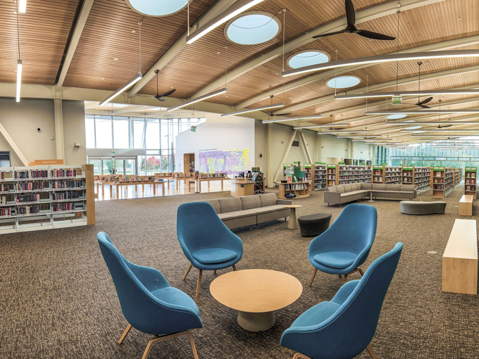 Der Hauptraum der Bibliothek